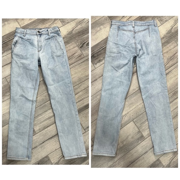 RARE Kut from the Kloth Rachel Mom Jean Pleated Front Light Wash Blue Denim - Picture 1 of 11